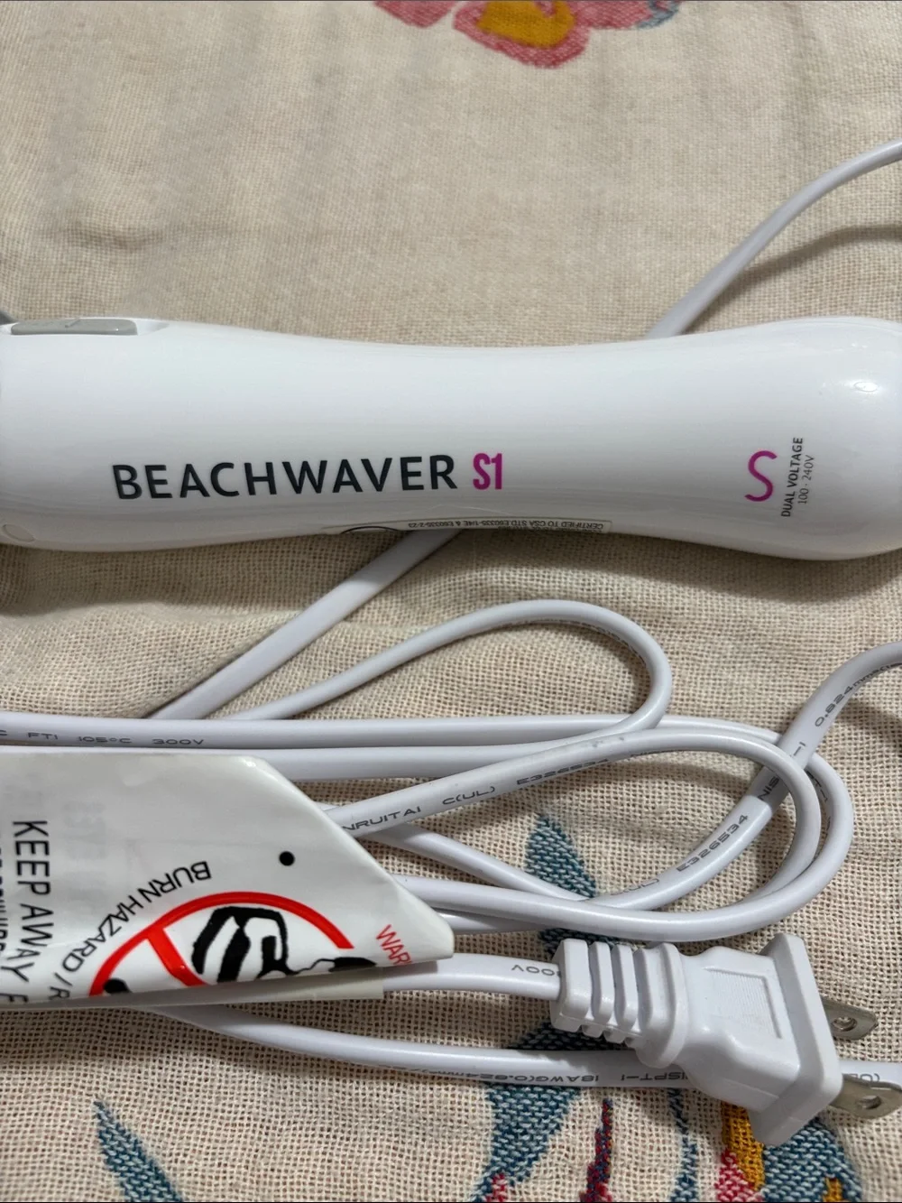 The Beachwaver Co. White 1” Curling Wand with Black Travel Pouch